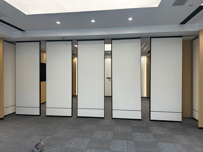 White Rothnow Movable Partition RNMP04 used as a meeting room divider, showcasing customizable size and sleek design.