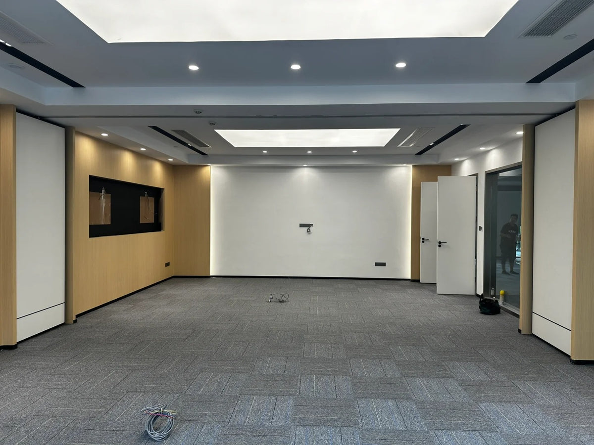 Rothnow Movable Partition RNMP04 in white, customizable-sized meeting room divider with sleek, modern design.